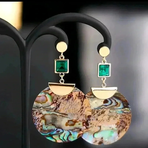 Elegant Abalone and Green Gemstone Earrings - Picture 1 of 4